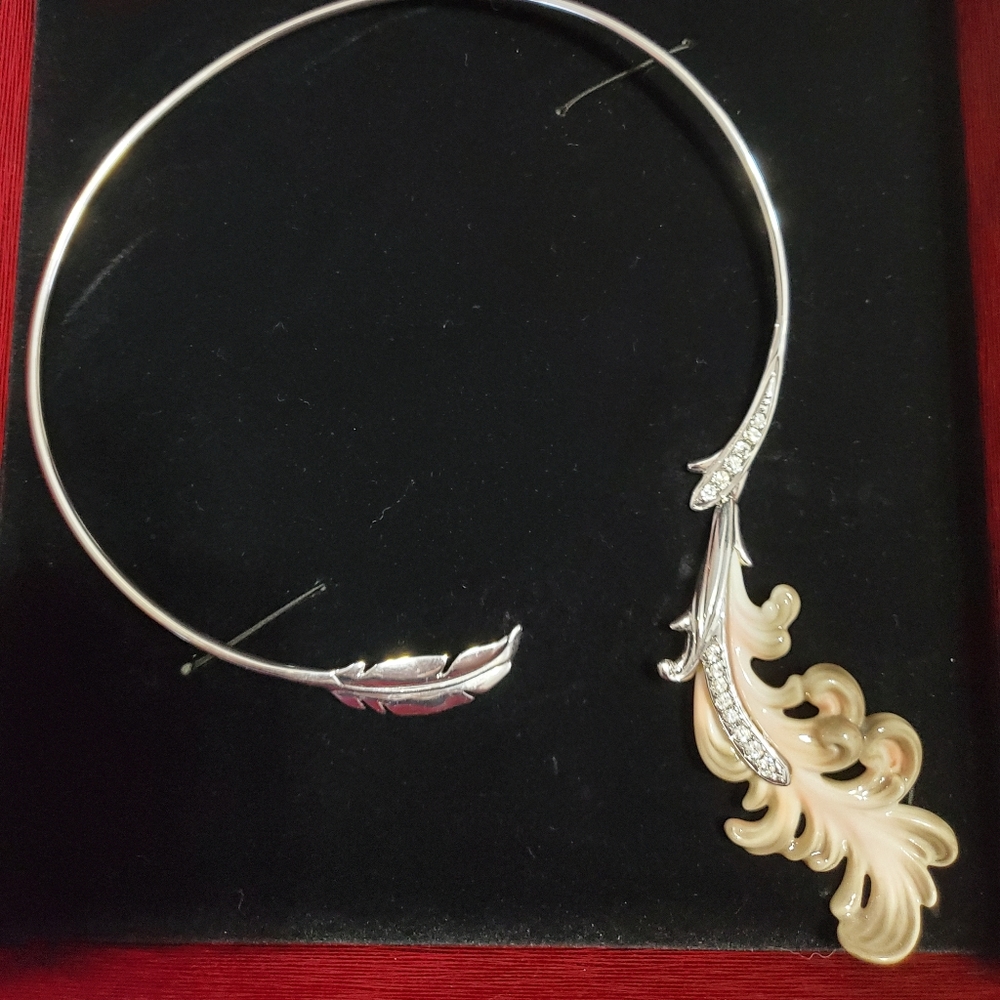 New Franz Silver Plated Brass & Porcelain Feather Collar Necklace